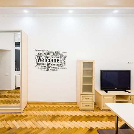 לבוב Bright And Cozy Apart With Balcony מראה חיצוני תמונה
