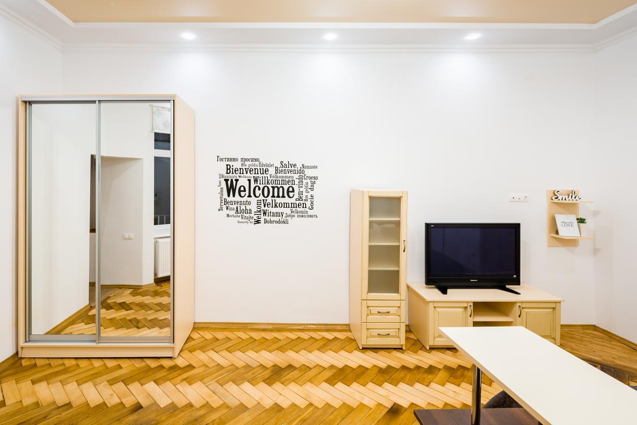 לבוב Bright And Cozy Apart With Balcony מראה חיצוני תמונה