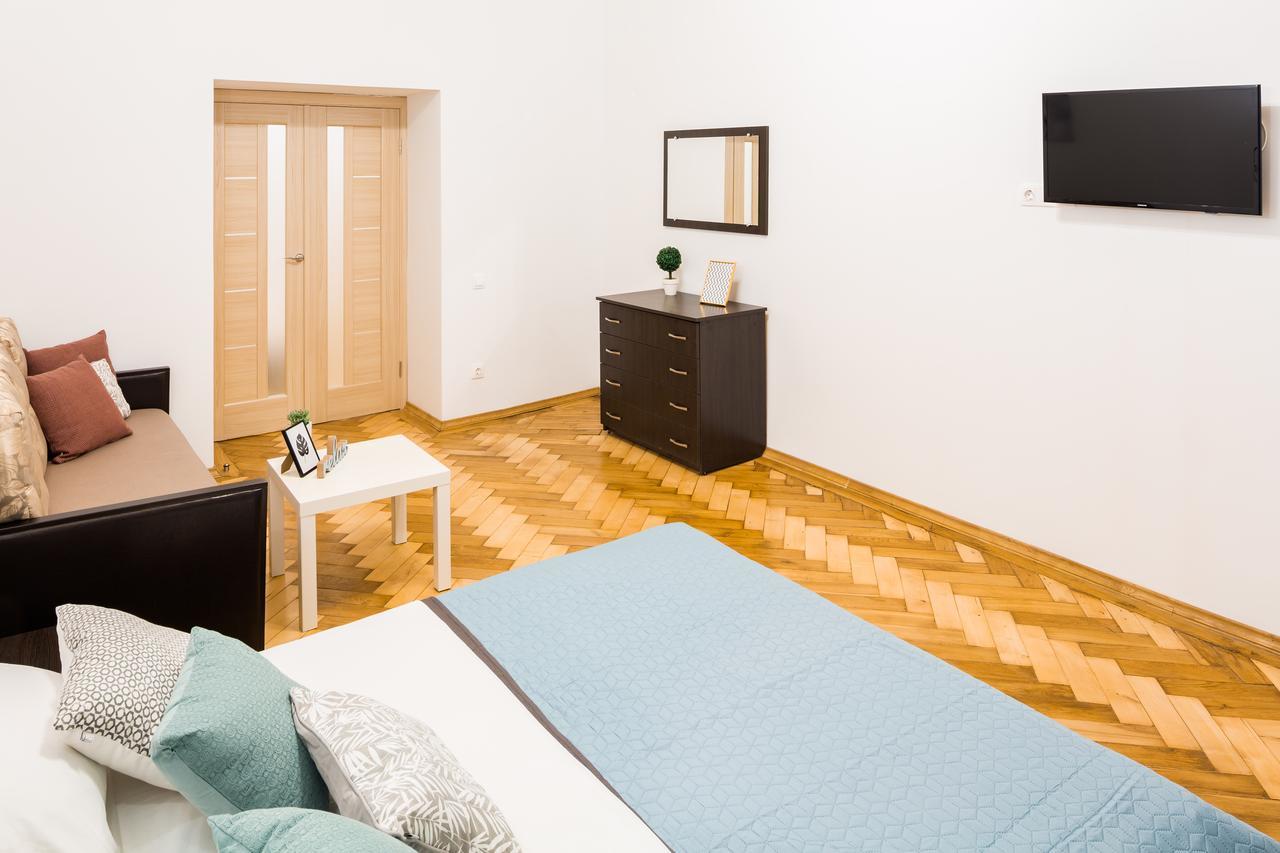 לבוב Bright And Cozy Apart With Balcony מראה חיצוני תמונה