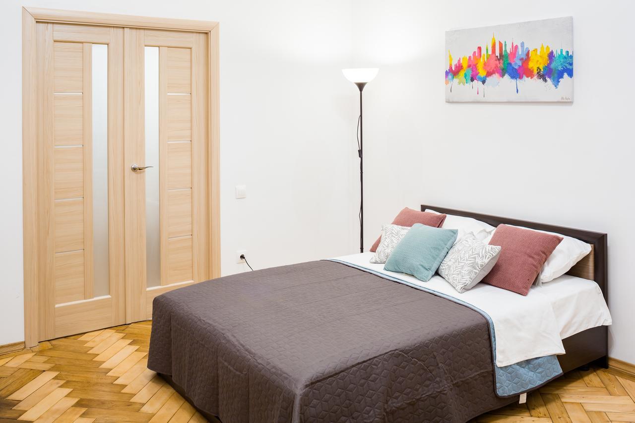 לבוב Bright And Cozy Apart With Balcony מראה חיצוני תמונה