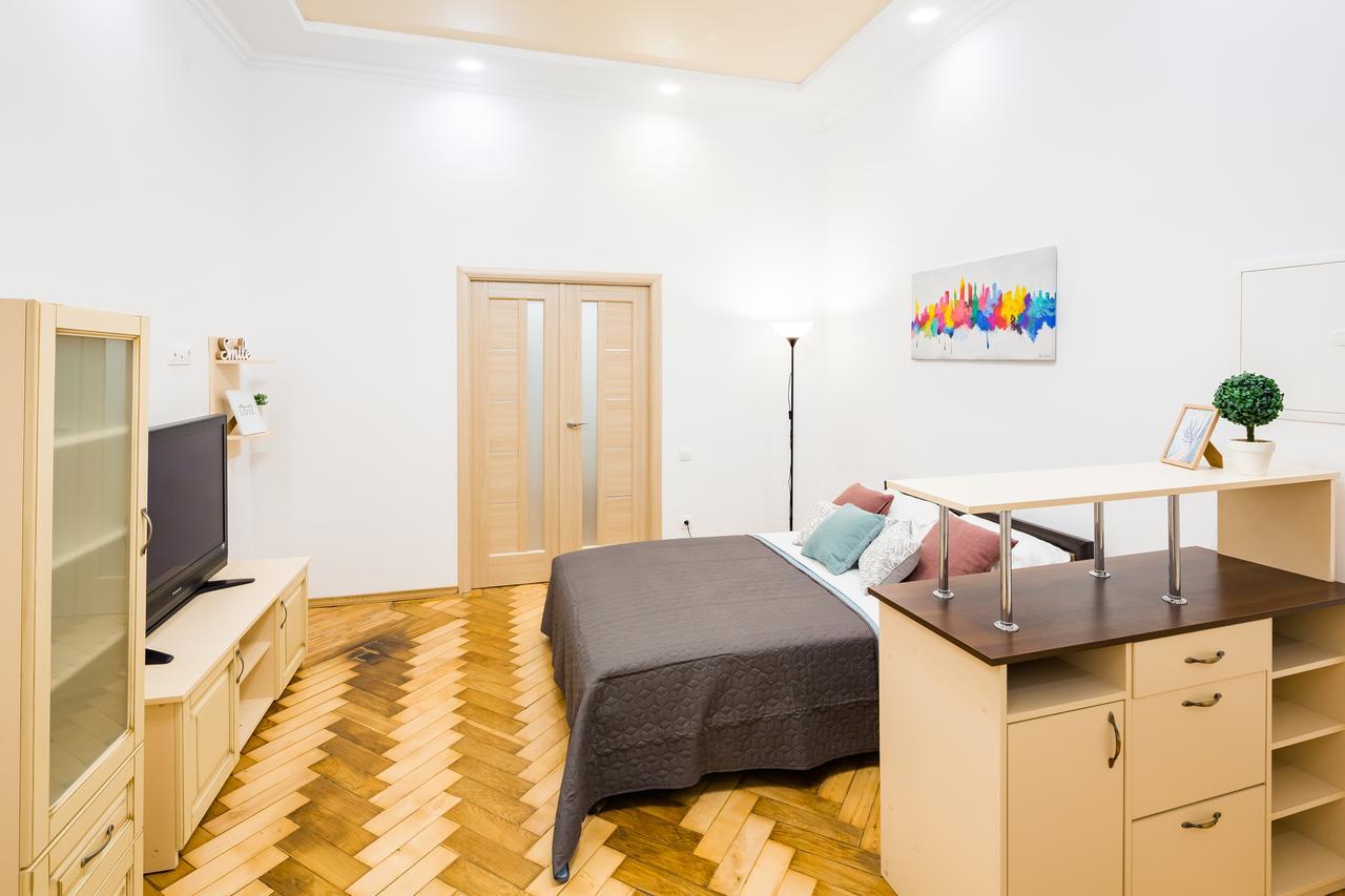 לבוב Bright And Cozy Apart With Balcony מראה חיצוני תמונה