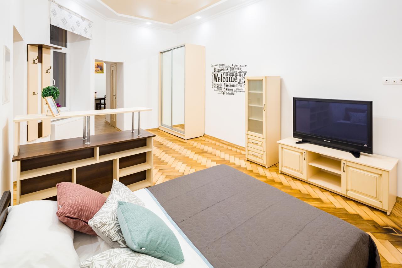 לבוב Bright And Cozy Apart With Balcony מראה חיצוני תמונה