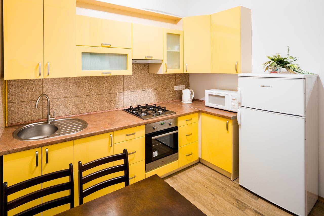 לבוב Bright And Cozy Apart With Balcony מראה חיצוני תמונה